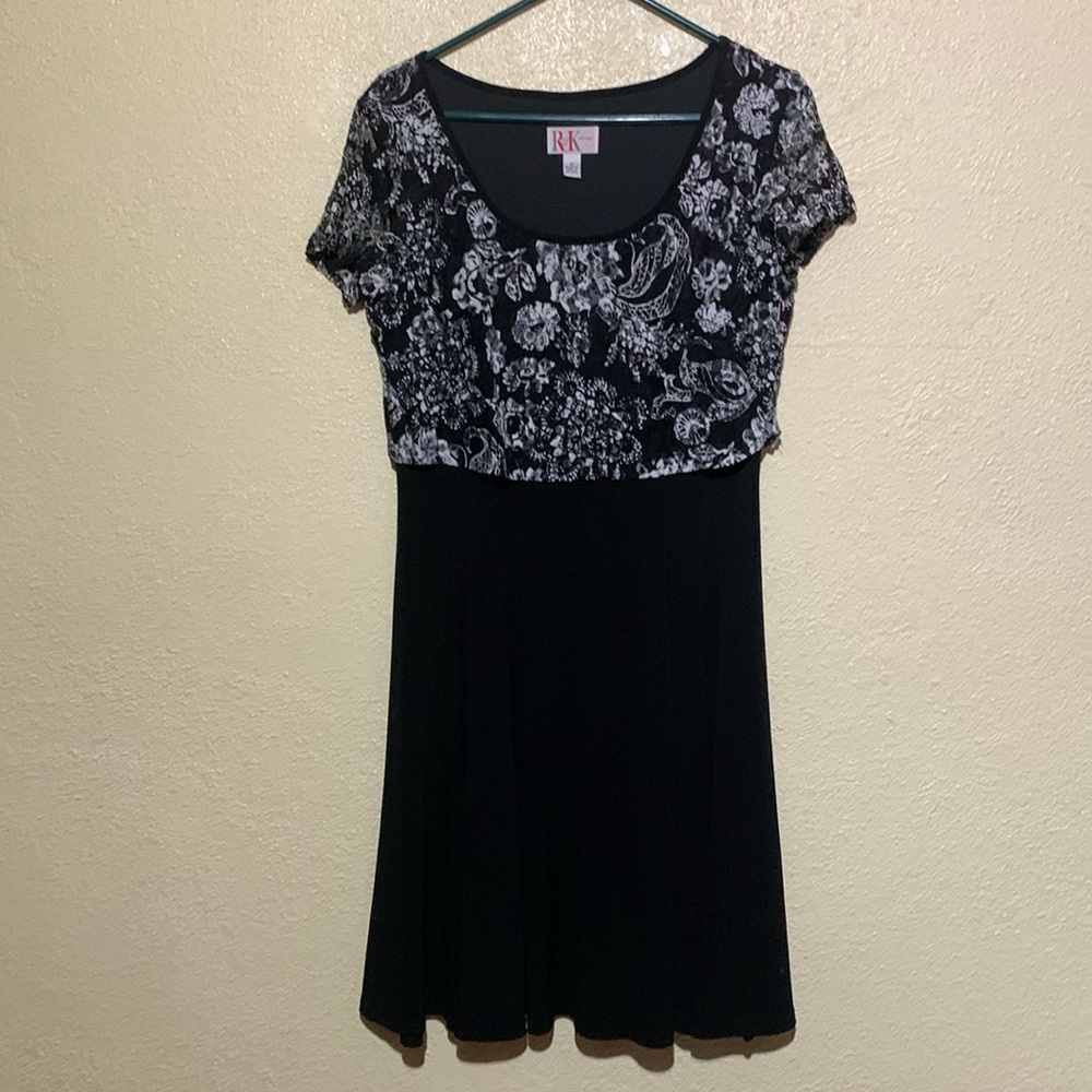 R & K Originals Cocktail Dress 10 Black with Lace Top Stretchy Floral Pullover